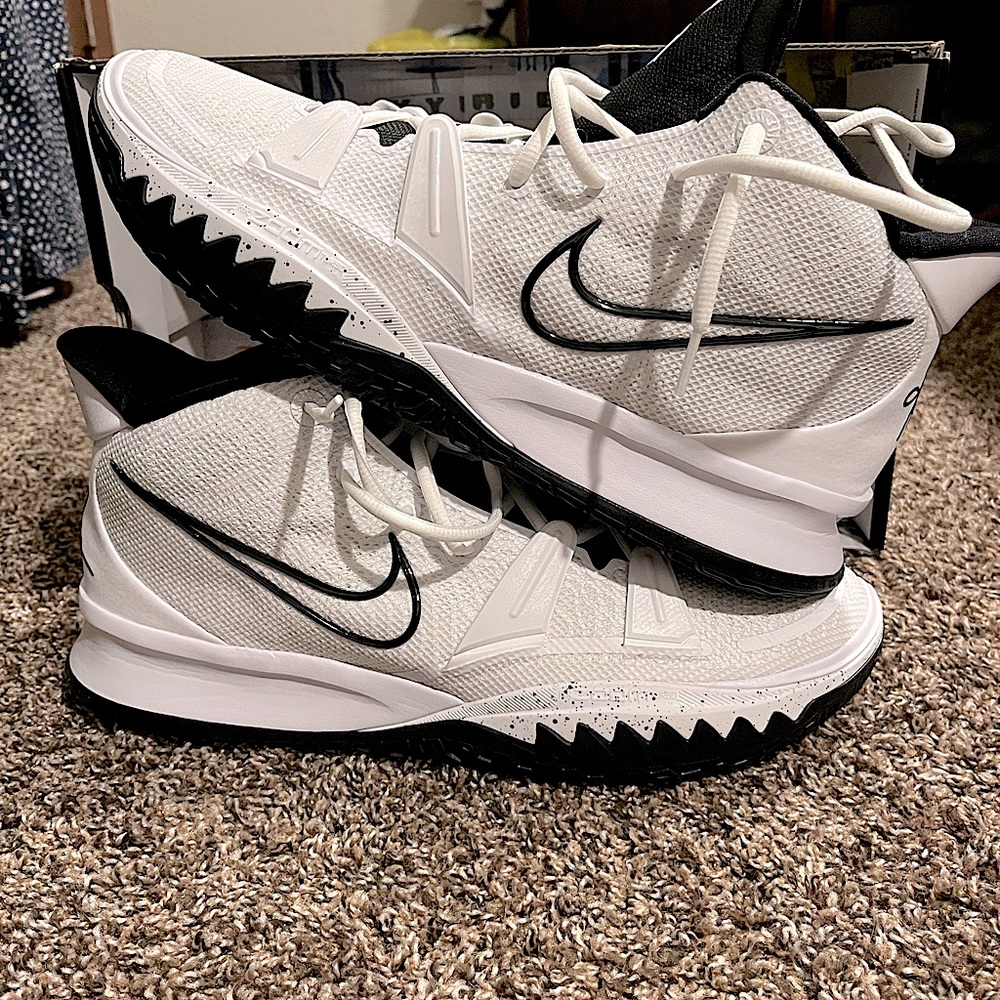 NWT Black and white Kyrie 7 men’s size 14 basketball shoes